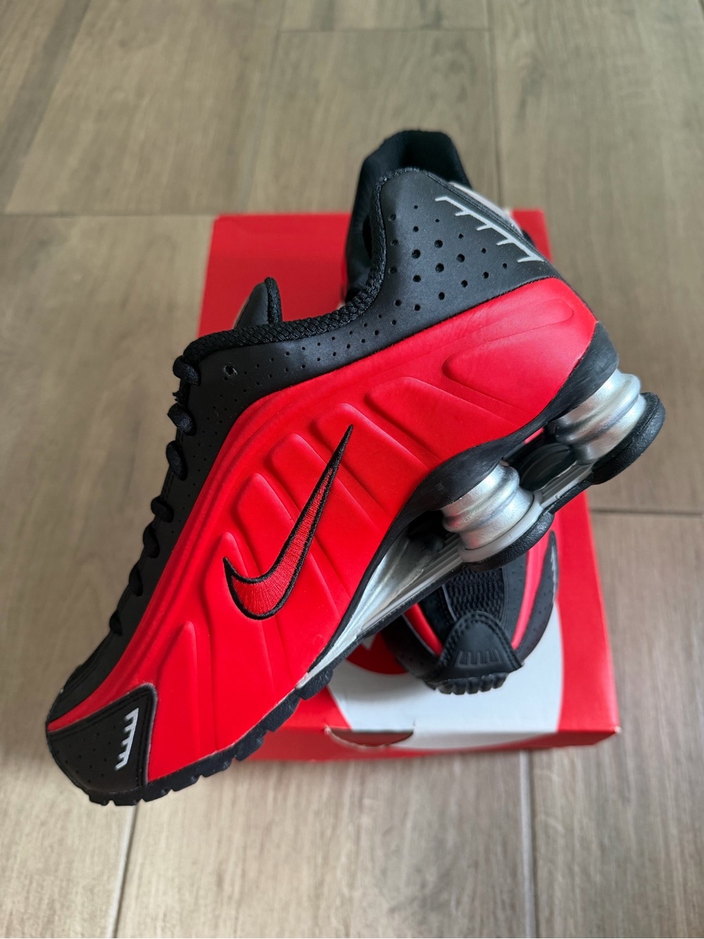 Nike Shox R4 - Picture 3 of 7